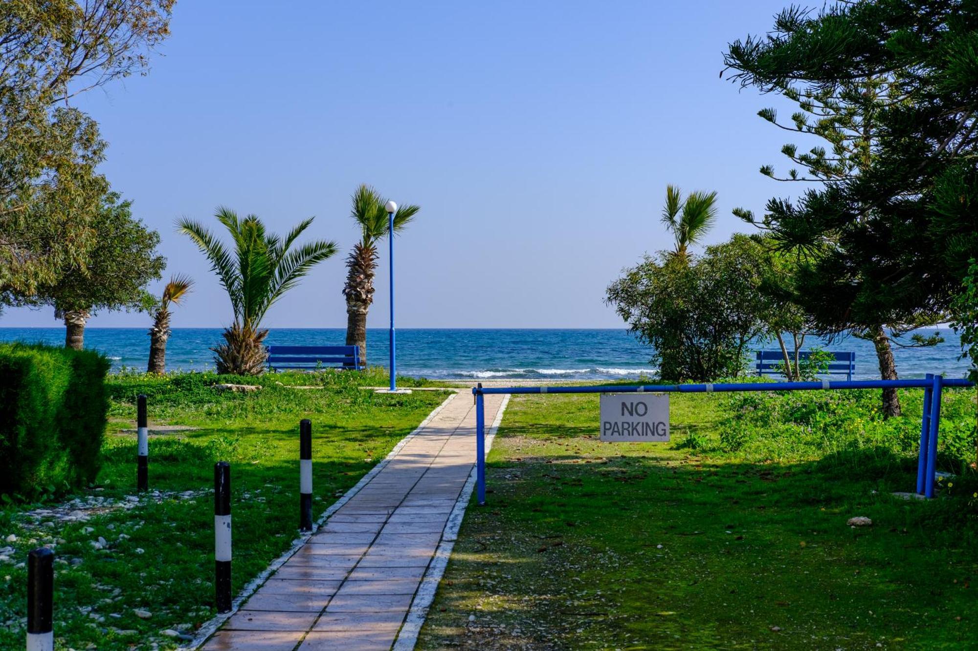 Demetris Apartment Meneou Bagian luar foto